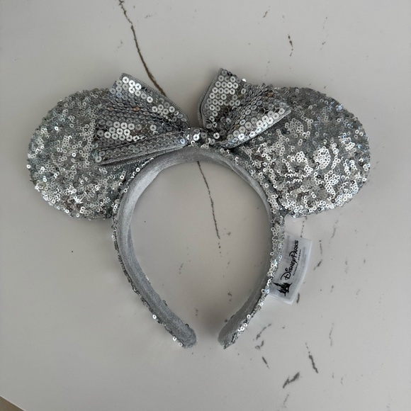 Disney Accessories - Disney Parks Silver Sequin Minnie Ears Headband